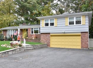 81 Rolling Way, New Rochelle, NY 10804