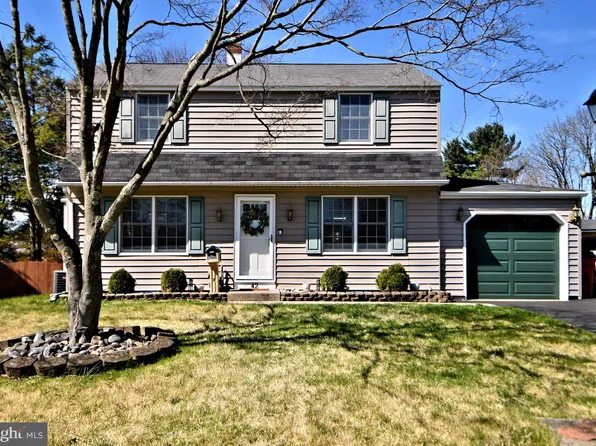 42 Woodlawn Rd, Warminster, PA 18974