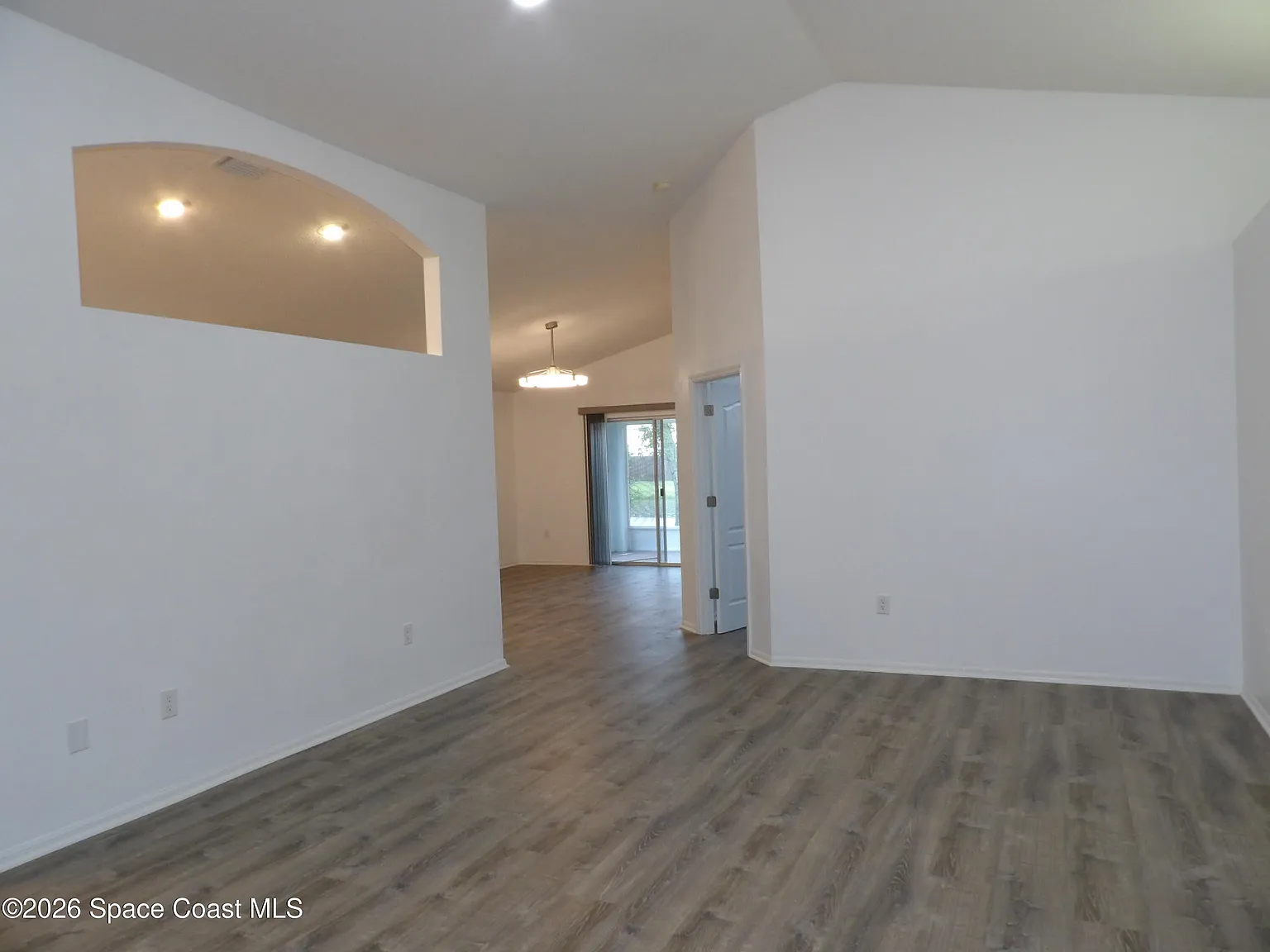 3 bed, 2.0 bath, 1779 sqft, $3,000 — Photo 2