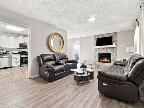 3rd image of 5671 Tracy Dr SE