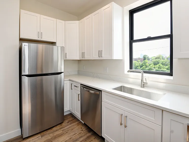 105 Parsons Ave #4 — Photo 6