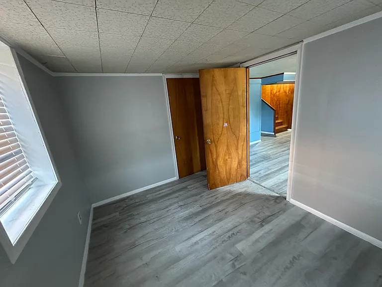 581 Broadview Dr — Photo 3