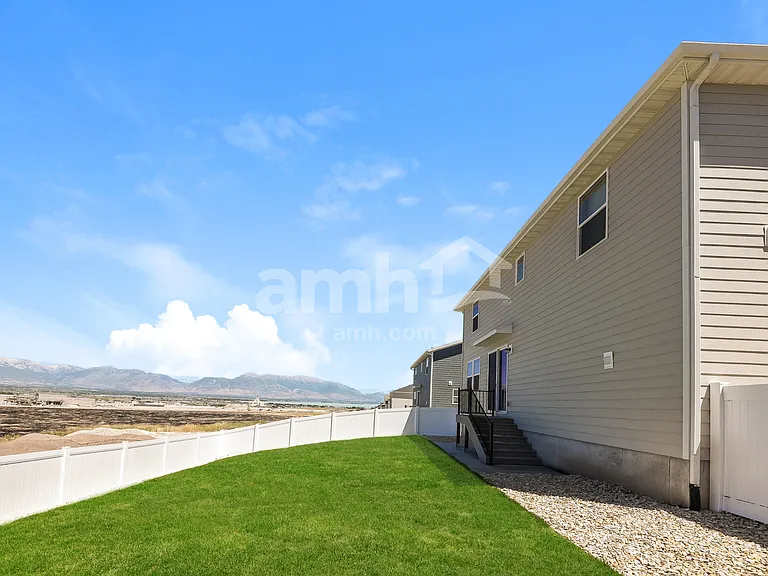 1384 W Mahogany St — Photo 17