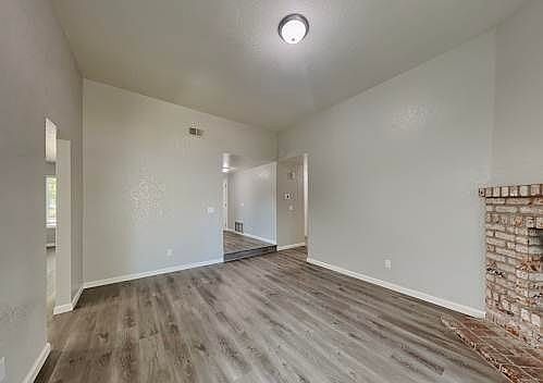 5th image of 3918 N Country Dr