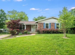 698 Woodrun Ct, Ballwin, MO 63021