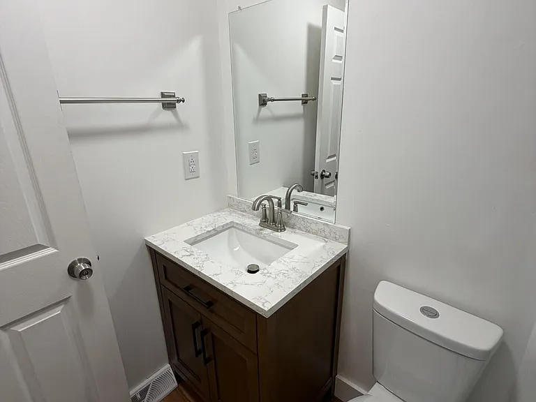 721 Wayland Dr — Photo 16