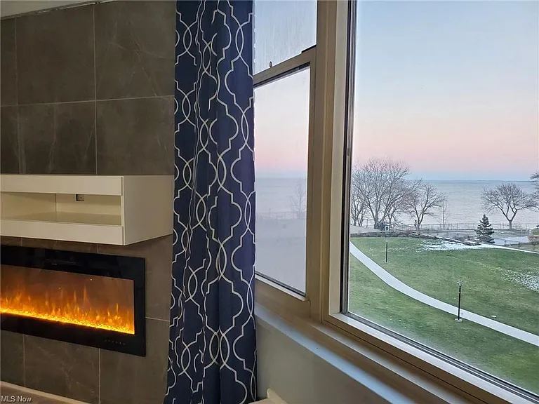 11820 Edgewater Dr #417 — Photo 7