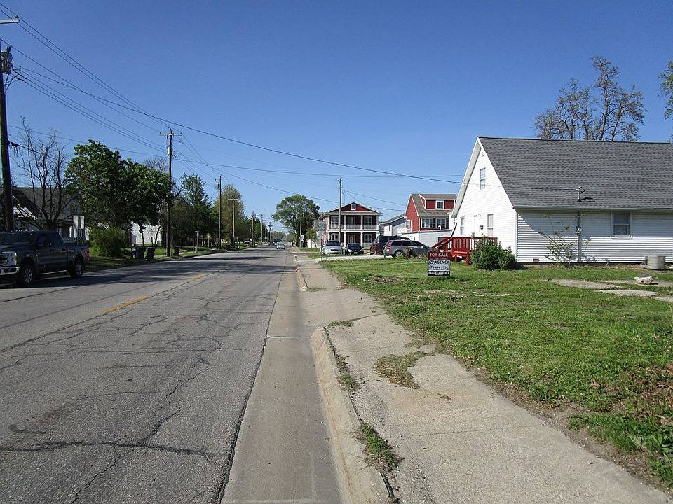 2nd image of 716 S 6th St