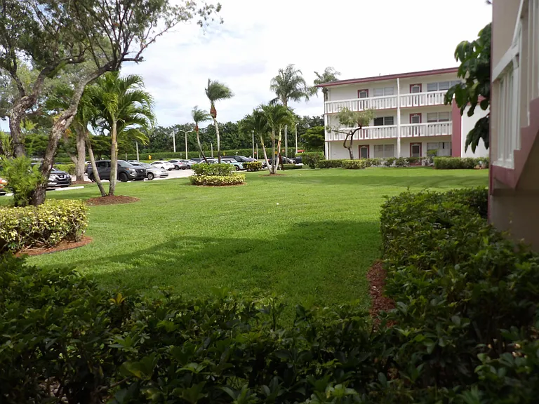 195 Fanshaw E #195 — Photo 8