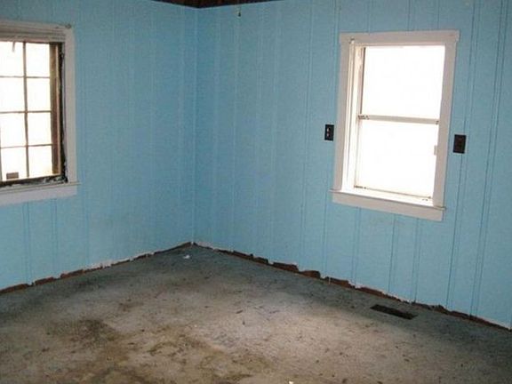 3rd image of 450 Salvia St