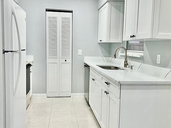4th image of 10819 Airview Dr