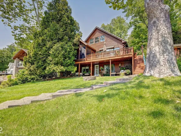 8015 N Lakeview Dr, Unionville, IN 47468