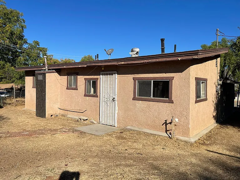 22427 Cottonwood Ave — Photo 2