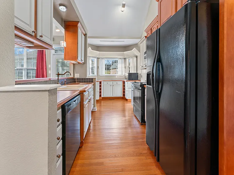 310 Cranfield Dr — Photo 8