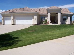 4 Sunningdale Ct, Pueblo, CO 81001