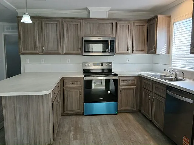 3 bed, 2.0 bath, 1056 sqft, $2,205 — Photo 3