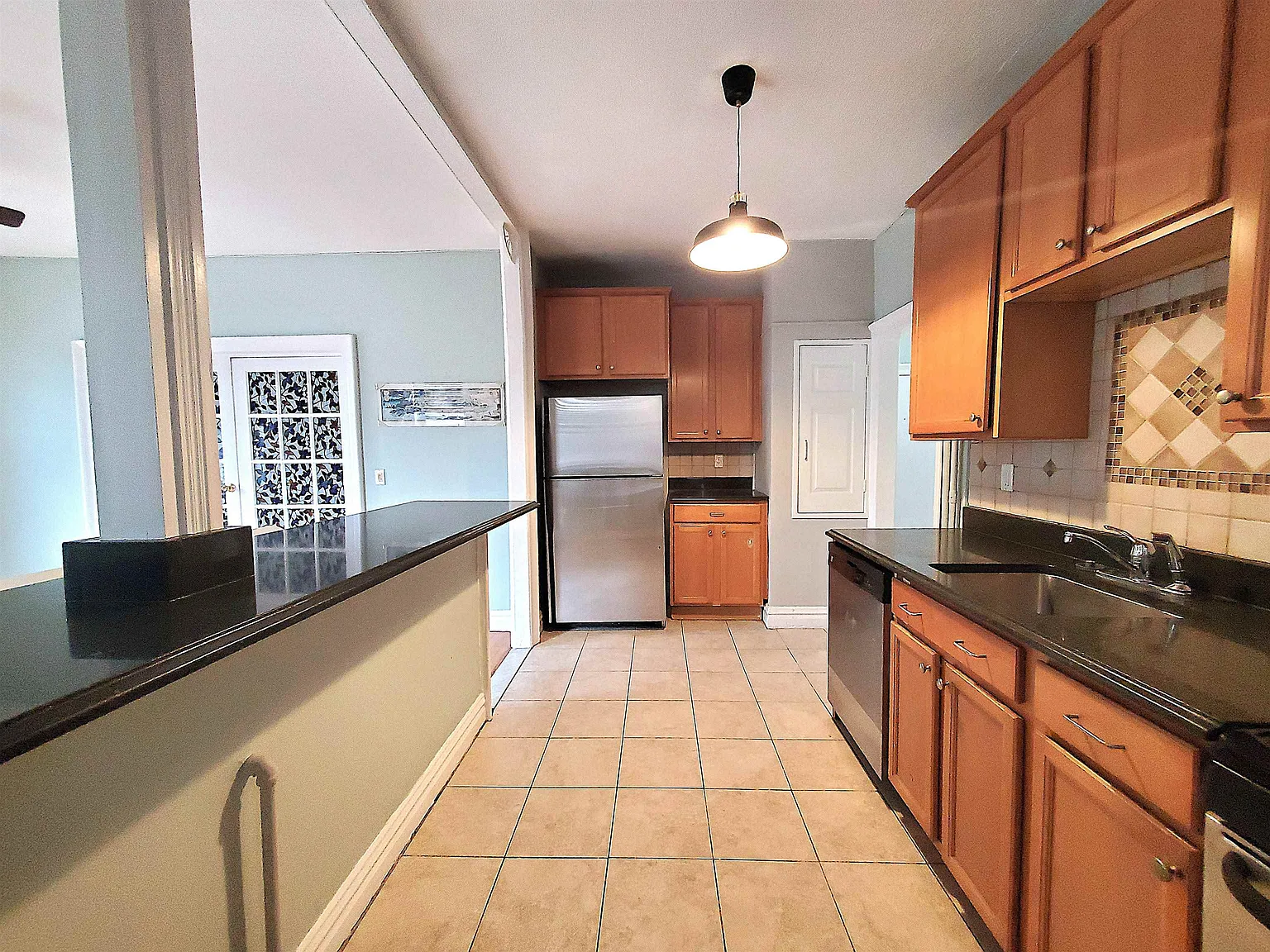 2 bed, 1.0 bath, 900 sqft, $2,350 — Photo 2
