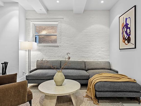 3rd image of 43 W 27th St APT 8F