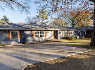 1136 N Hillcrest Ave, Fayetteville, AR 72703