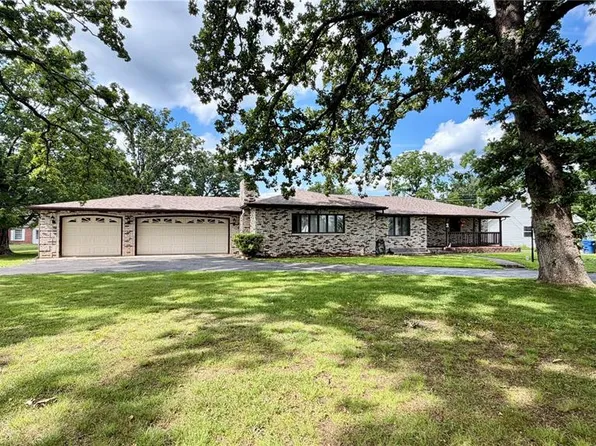 3 Forest Hill Dr, Salem, MO 65560