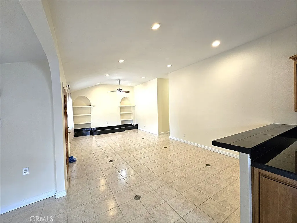 2 bed, 1008 sqft, $2,650 — Photo 4