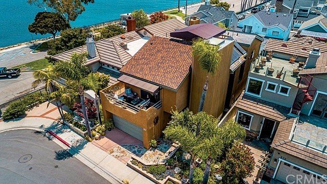 1st image of 376 Bayside Dr S