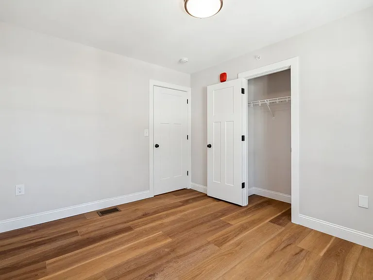 Bayberry Commons- 3 Bedroom 2.5 Bath Townhomes with 2 Car Garage — Photo 63