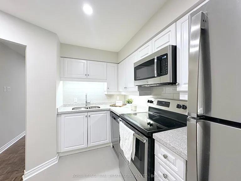 17 Brookbanks Dr #104 — Photo 6