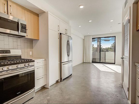 3rd image of 1901 Echo Park Ave #203