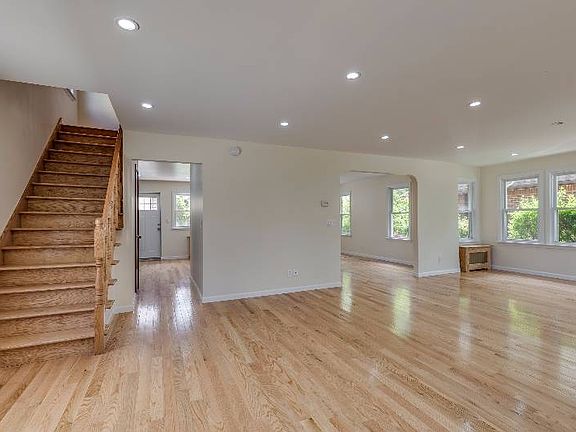 3rd image of 315 Plainfield Ave