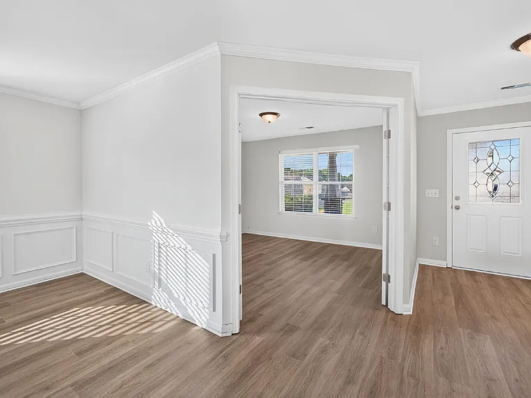 2472 Melfield Dr — Photo 32