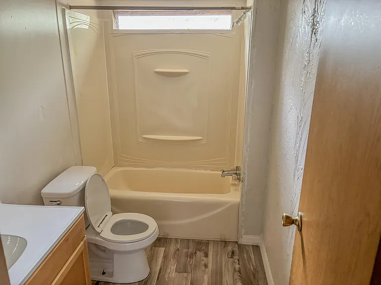 313 NW Park Dr — Photo 7