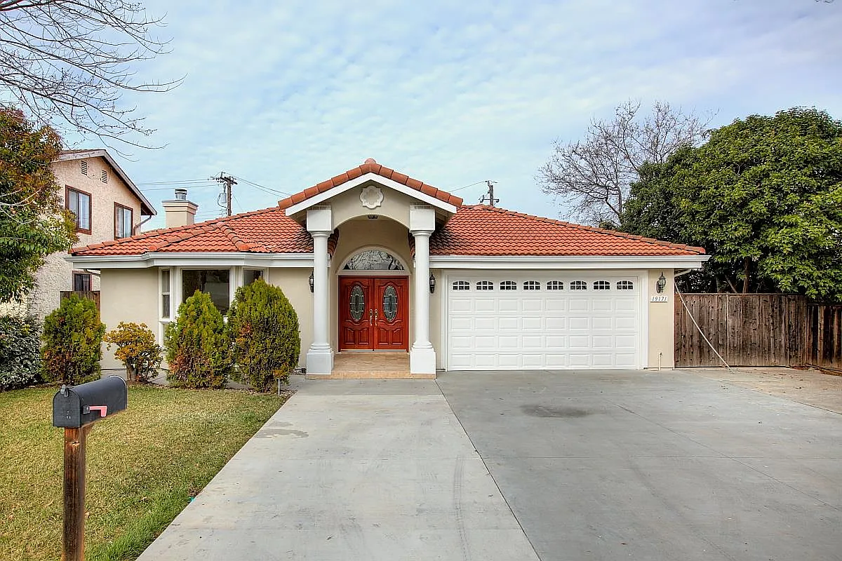 19171 Phil Ln photo 1