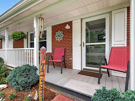 4th image of 105 Cedar Ln