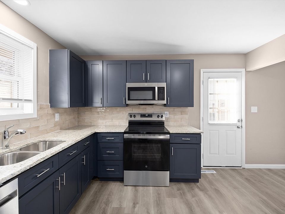 1st image of 6 Manor Dr #2