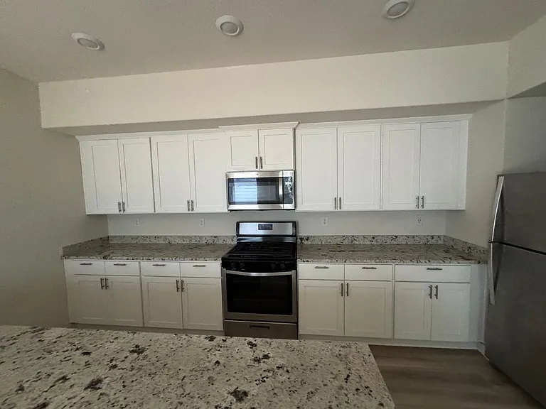 315 Marsh Ln — Photo 2