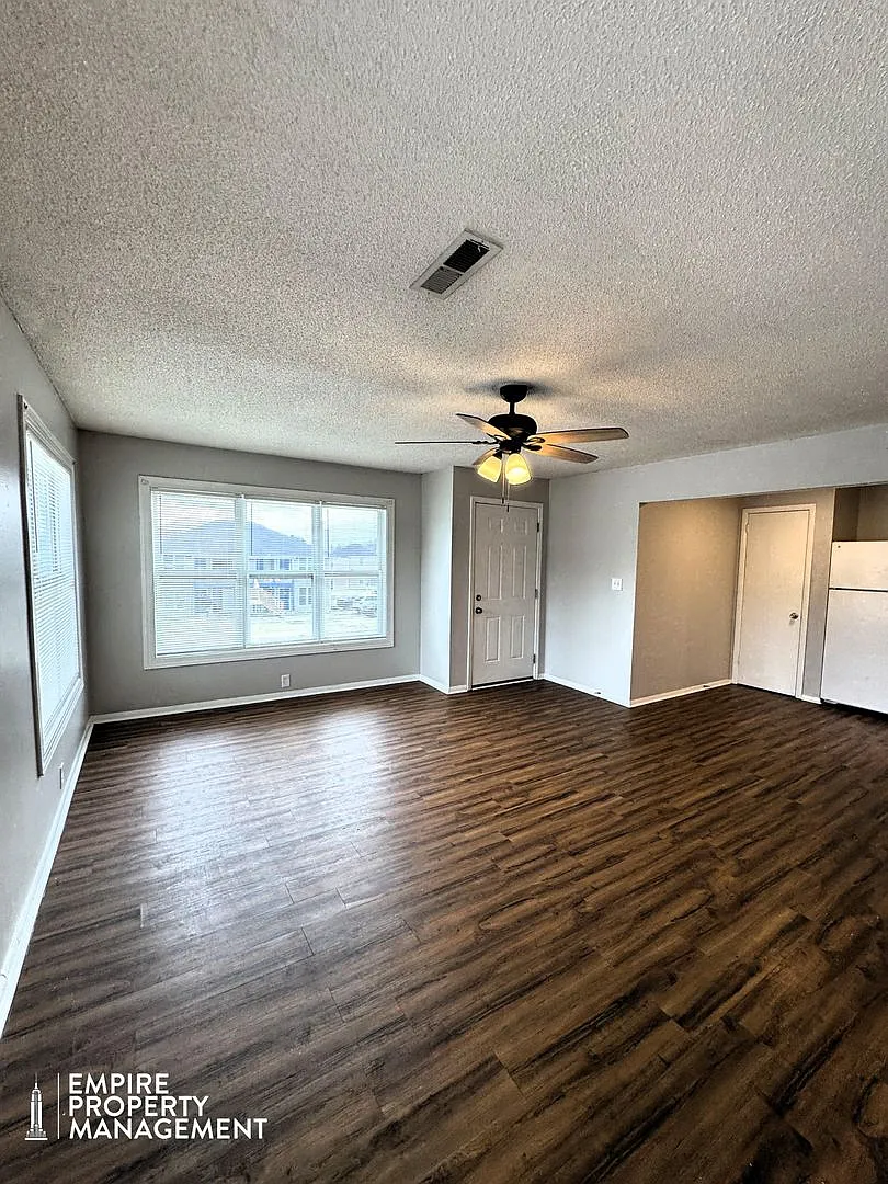Building Photo - 2710 Lantern Walk SE #B