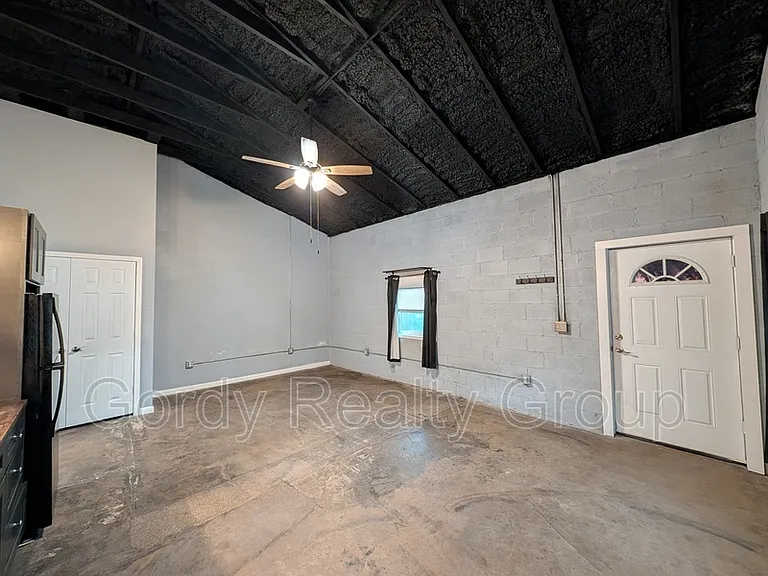 2807B Bertram St — Photo 3