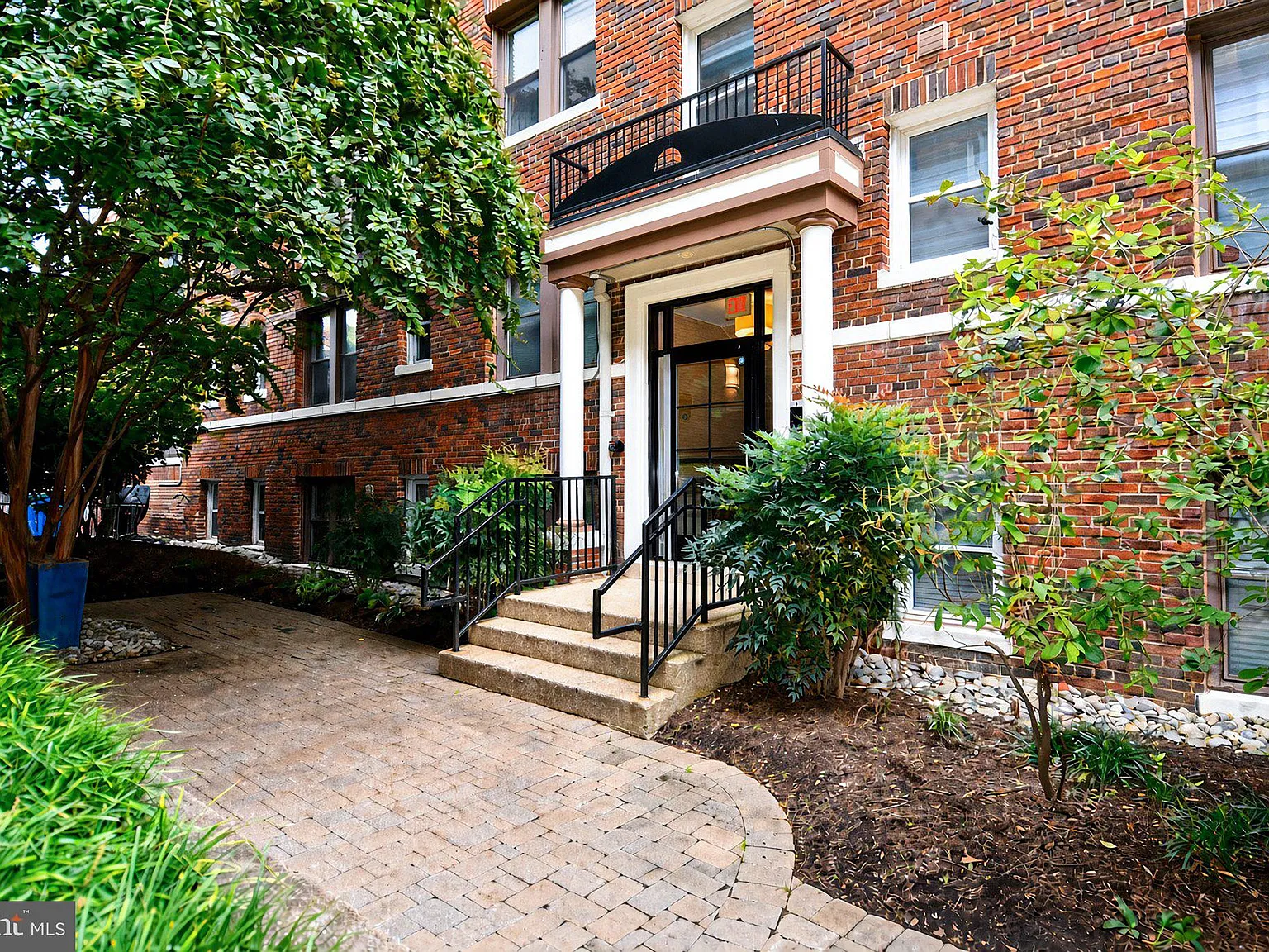 Mcgill Row Condominium — Photo 2