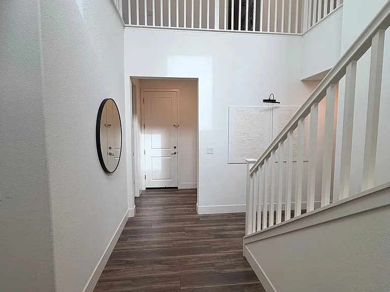 2478 Founders Pl — Photo 3
