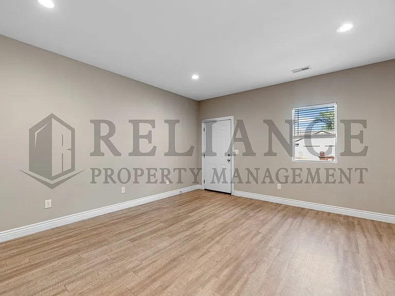 5525 S Victoria St — Photo 7