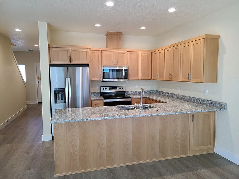 2587 Justine Ln — Photo 4