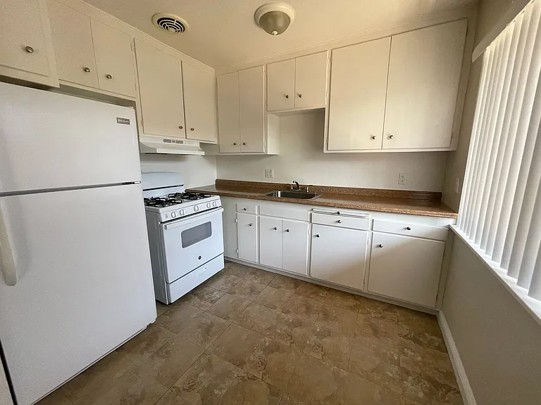 1214 Bell Street — Photo 2