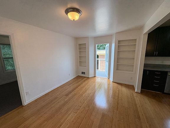 3rd image of 123 13th Ave E