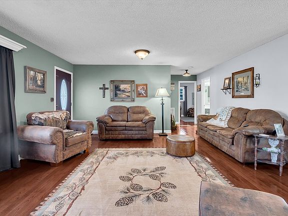 4th image of 215 Green Acres Dr