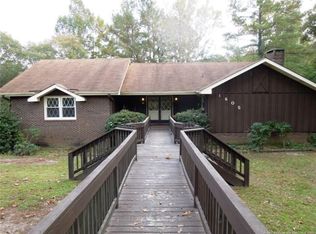 1605 Rogers Dr, Fayetteville, NC 28303