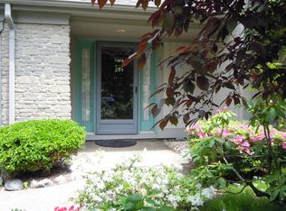 2 Sandburg Ct, Mahwah, NJ 07430