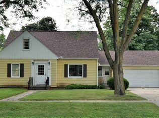 203 Broadway Dr, Eagle Grove, IA 50533
