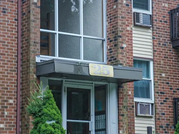 25 Balance Rock Road APT 3, Seymour, CT 06483