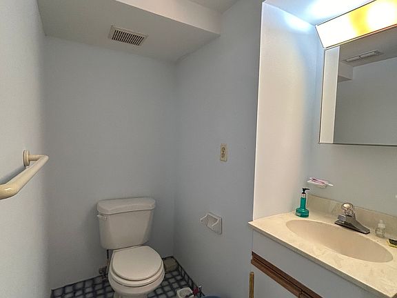 5th image of 33 Brainerd Rd APT 108